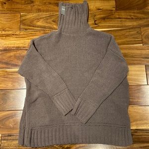 Super nice + very soft Aerie turtleneck!! Perfect to wear in fall/winter